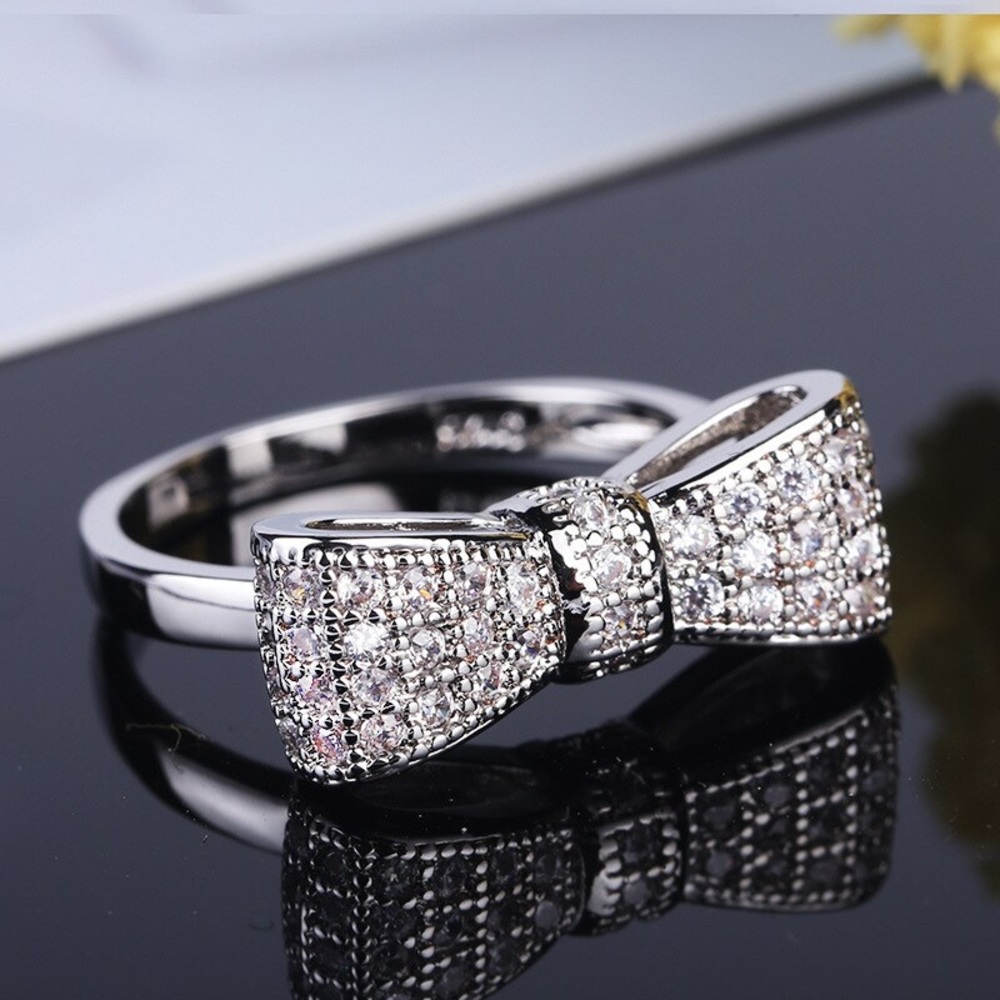 Classic Sparkle Bow Ring - Picture 5 of 6
